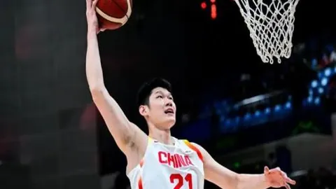 辽京巅峰对决：杨鸣力争季军，张庆鹏面临抉择