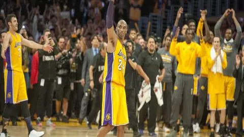 辽篮与山东激战，裁判争议频发，韩德君6分钟内五犯离场，杨鸣遭监督官员驱逐